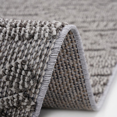 Guros - 8' X 10' Traditional Indoor / Outdoor Area Rug - White